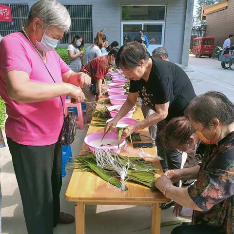 土垚物业全体员工与业主们共度端午节