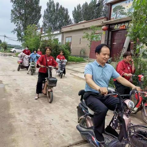 2022年7月23日，我们尊敬的刘付贵老师和刘玉奇老师，带领武庄村幸福大讲堂的志愿者们去刘文英家指导工作。