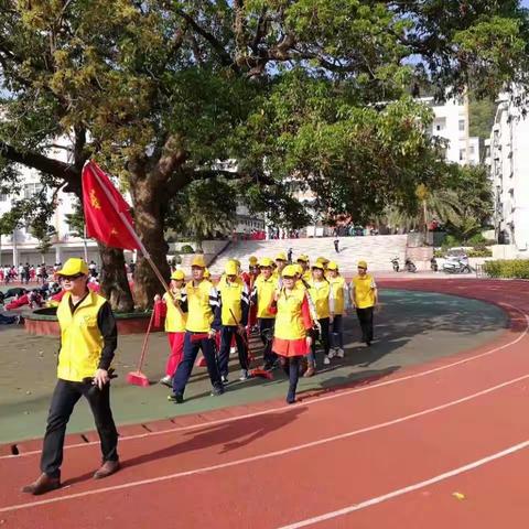 “弘扬雷锋精神，争当雷锋学子”慰问敬老院老人活动