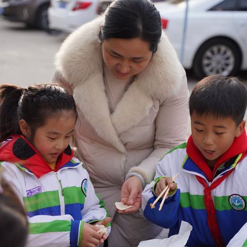节约粮食  从我做起——商洛市小学2019级（7）班家委会包饺子活动