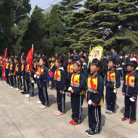 【树德外国语】践行社会主义核心价值观——缅怀先烈 清明祭扫——三（2）班