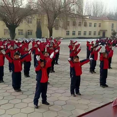 四二班的孩子们，新年快乐！