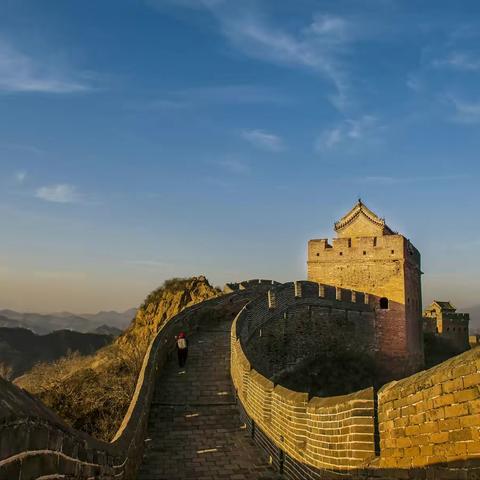 冬日阳光下的金山嶺长城