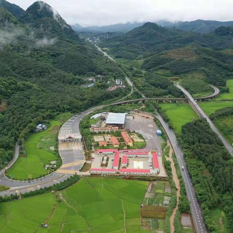 快乐工作 健康生活-腊满、勐绿高速公路项目部组织职工开展健康晨跑运动