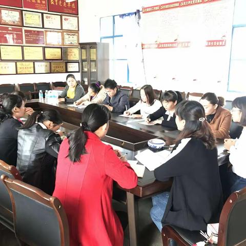 龙江乡中心学校举行小学骨干教师研讨会