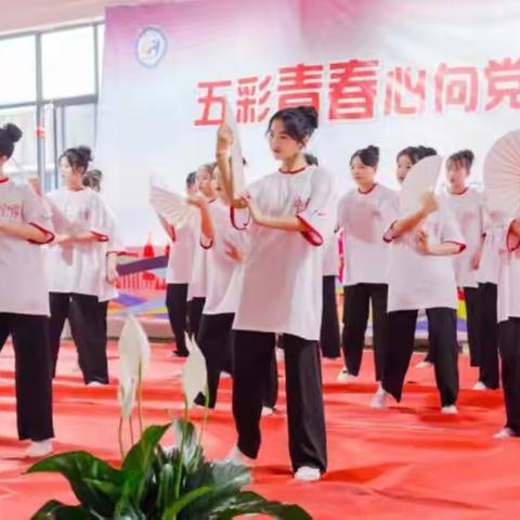 “五彩青春心向党，矢志建功新时代”校园艺术节--679班