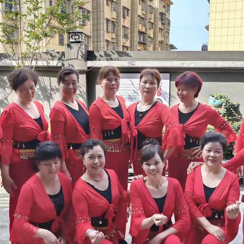 小舞台 大爱心  衡阳市排舞协会携手爱心企业走进敬老院