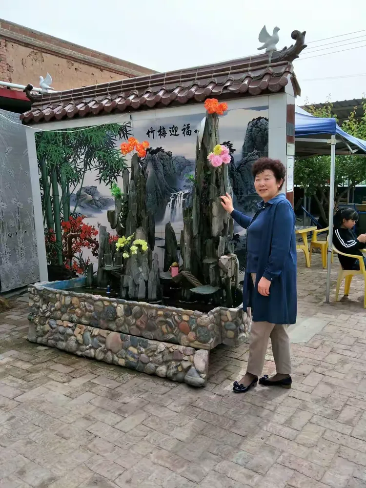 刘家兄弟姐妹们在兰州皋兰山民族村农家乐欢聚一堂