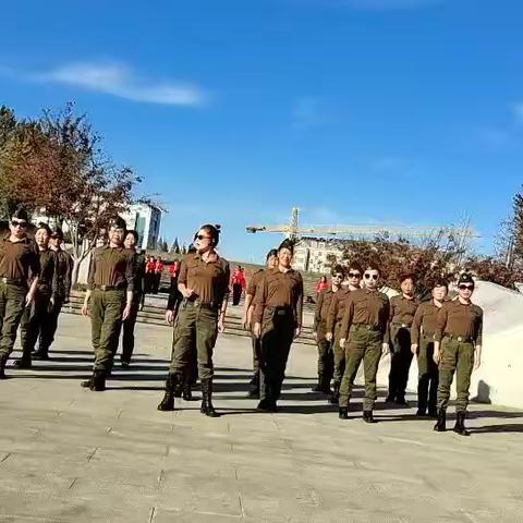 热烈祝贺柿铺老年大学模特班第二课堂圆满成功