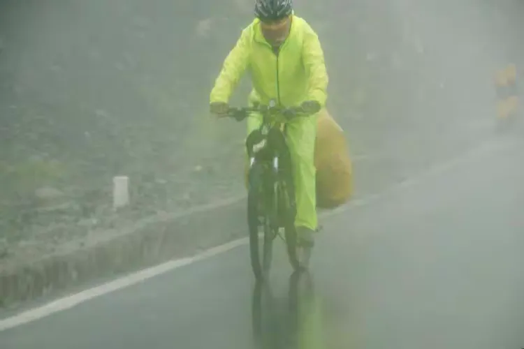 风雨中的骑行者，梦境解析与心灵启示