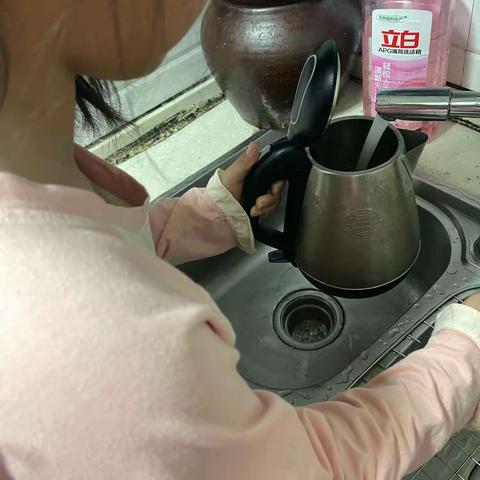 32尹欣怡，劳动快乐