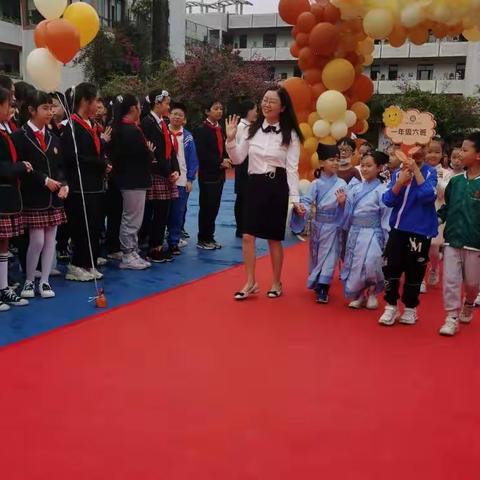 我是小学生啦！——记"东升小学一年级六班入学典礼"