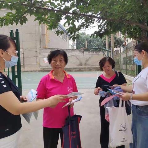 小寨路街道212所社区开展垃圾分类宣传活动
