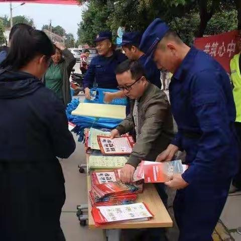 高桥街道联合文教园卫星消防站开展节假日消防安全宣传活动