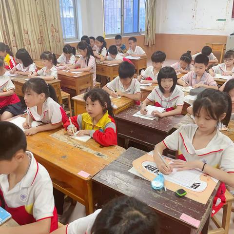 “飞扬笔墨，书画中国”一永兴县先锋小学三年级书法社团活动