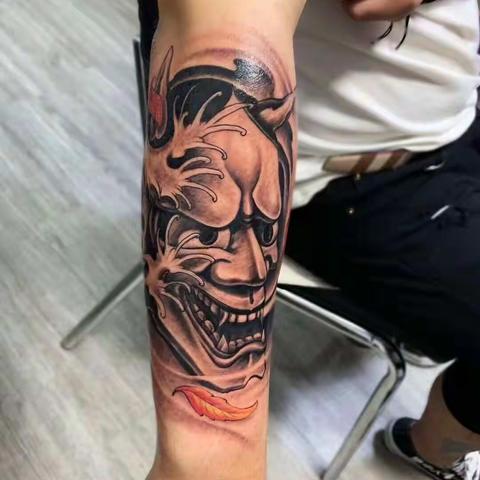 纹身是一种时尚展现出独特的精彩，远航刺青