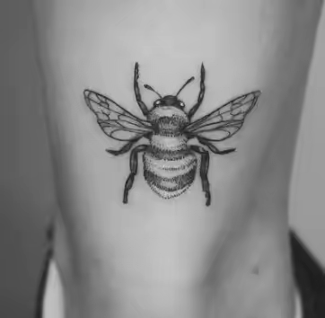 别对纹身有偏见，80后美女纹身师:小伟在身体上作画惊艳众人