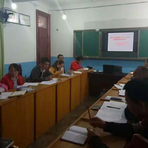 南盘江镇民族小学开展语数英优质课比赛活动