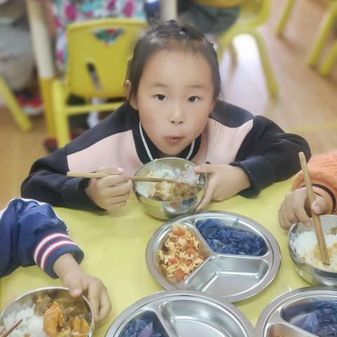 云师大附属官渡幼儿园大三班美食分享