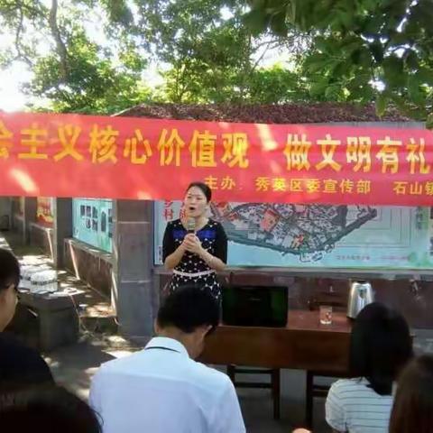 “践行社会主义核心价值观，做文明有礼海口人”的学习及培训。