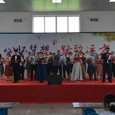 心怀梦想，路致远方 ，--- ---大窑中学2018届毕业典礼圆满礼成