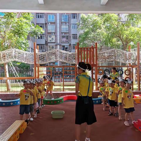 海南工商职业学院附属幼儿园          中班组体育活动美篇