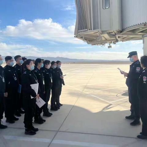 细预案、提速度、强本领——敦煌机场安检站组织开展应急撤桥演练