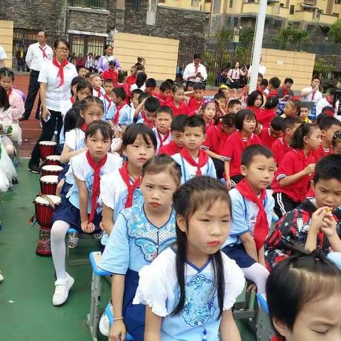 快乐和谐庆六一，歌声与欢笑同在，儿童与幸福永存！