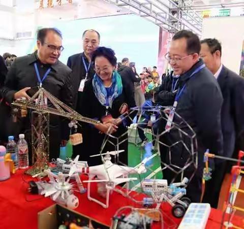 化德县在乌兰察布市“首届全市中小学科技节、动漫节活动”中取得好成绩