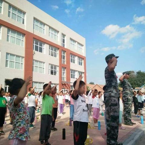 千磨万击还坚韧，任尔东西南北风――尖庄小学军训成果显著