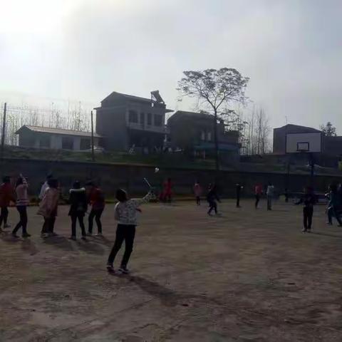 金胜完小：体质健康管理与课后服务艺体活动--朴素水泥地，多彩快乐泉