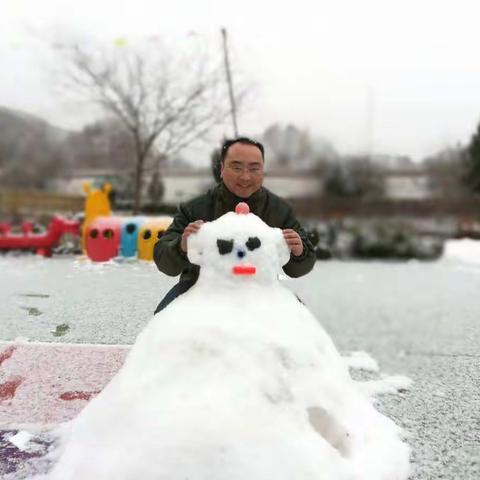 《相思》清晨踏雪望玉女，枝头遍是爱情花。千姿百媚显妖娆，夫妻偕手共白头。