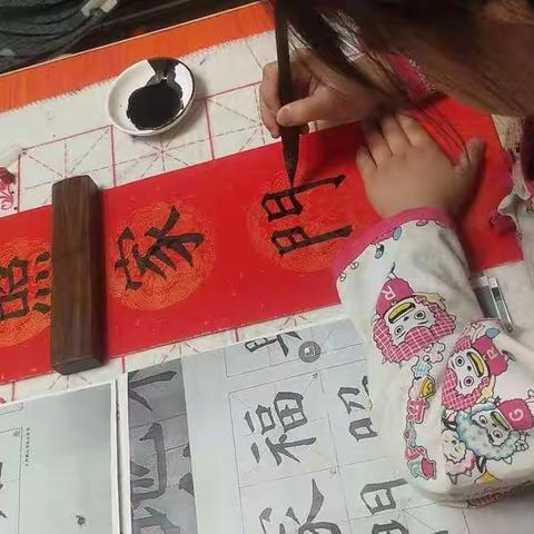 浓浓墨香迎金牛，幅幅春联贺新春