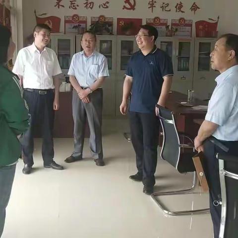 陇南分行副行长徐永鹏到成县支行调研