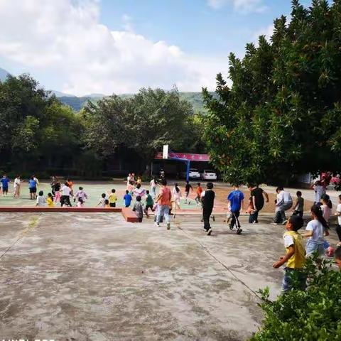 防震减灾，珍爱生命——景星梓油小学关于地震自救安全知识学习及演练