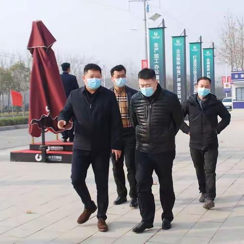 集团董事长尹明江陪同文促会领导深入玉石智谷调研