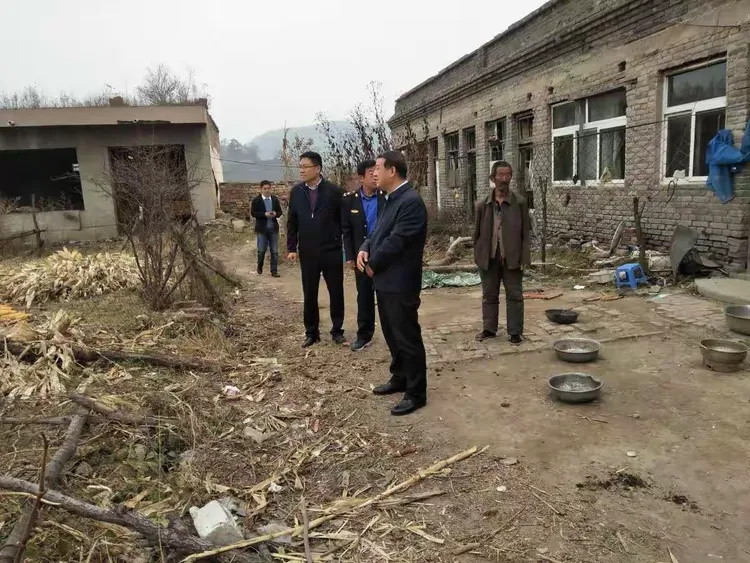 正值重阳节当日,蒲县住建局帮扶克城镇罗峪村第一小分队,在李永剑同志