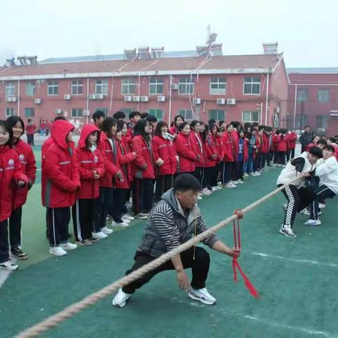 凝心聚力，定把山河—三春中学九年级10班拔河比赛
