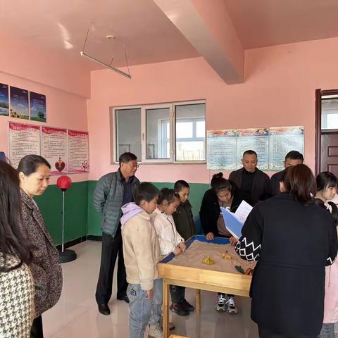 阳光沙盘 凝心聚力——沙盘团队体验活动