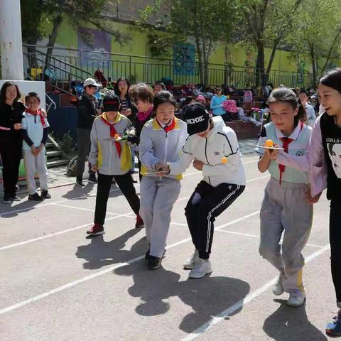 乌鲁木齐市第三十五小学 民族团结一家亲 “携手共奋进 同做追梦人”趣味运动会