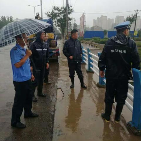 以雨为令,城管在行动, 坚守一线不放松！