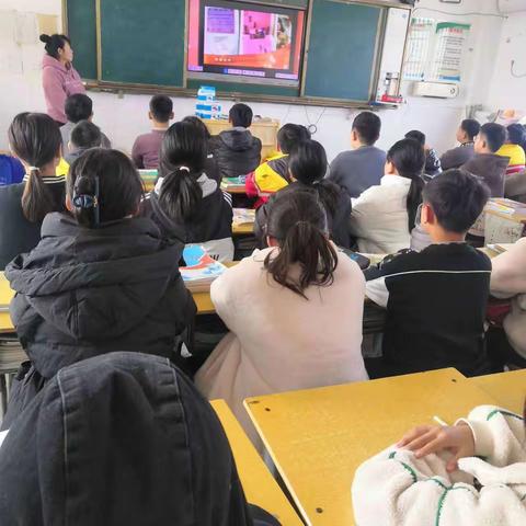 学习二十大，领悟雷锋精神，争做新时代好队员——东明县长兴集乡六号新村小学