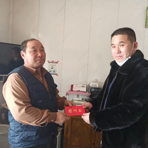 第一书记在行动 浓浓慰问暖人心