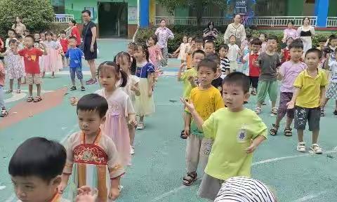 博雅幼稚园中三班。                                                 金秋九月，扬帆起航！