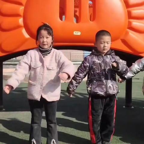 横水镇新星幼儿园“三月春风暖童心， 雷锋精神我传承”学习雷锋主题活动。