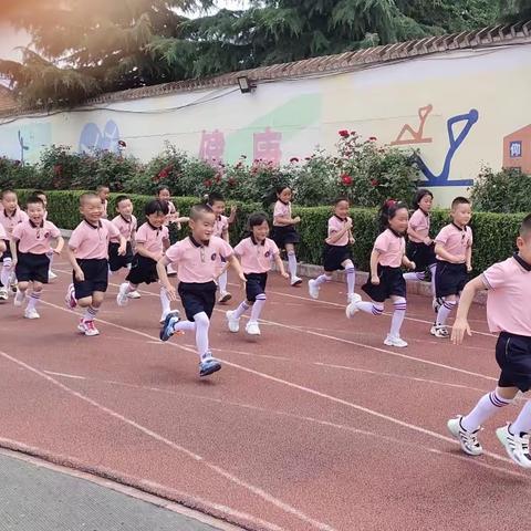 “成长初体验，幼小零距离”横水镇新星幼儿园幼小衔接系列活动一一参观小学