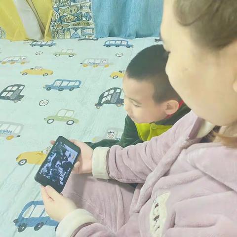 科区二幼小二班组织亲子观看传承红色基因，厚植家国情怀——纪录片《铭记九一八》