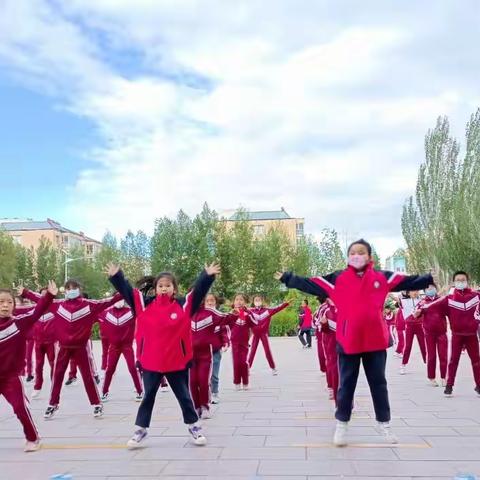 律动旋律 舞动童年， 师范路小学社团活动展示，辅导教师：陈秀芳李秀兰