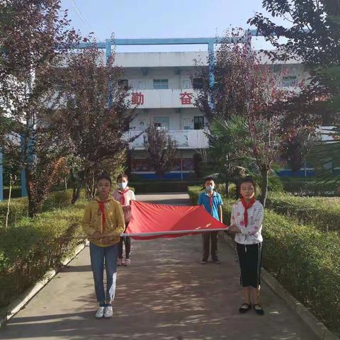 秋意渐起书香浓，中心学子启新程。