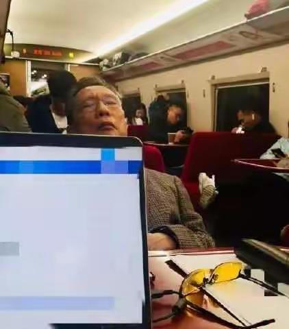 武汉加油，中国加油！抗击疫情，众志成城！